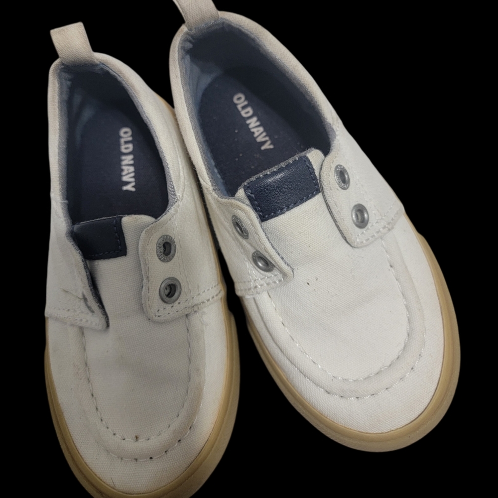 Stylish and Comfortable  Kids  Old Navy Shoes  size 8 Toodler 3Y